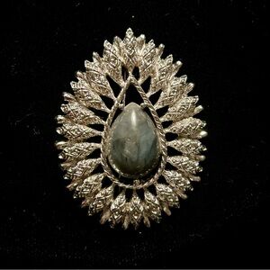 VTG 70s Sarah Coventry Brooch, Granada, Grey Tear drop Cabochon